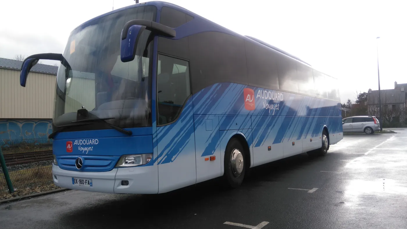 Pullman coach for Rodz large-group transportation